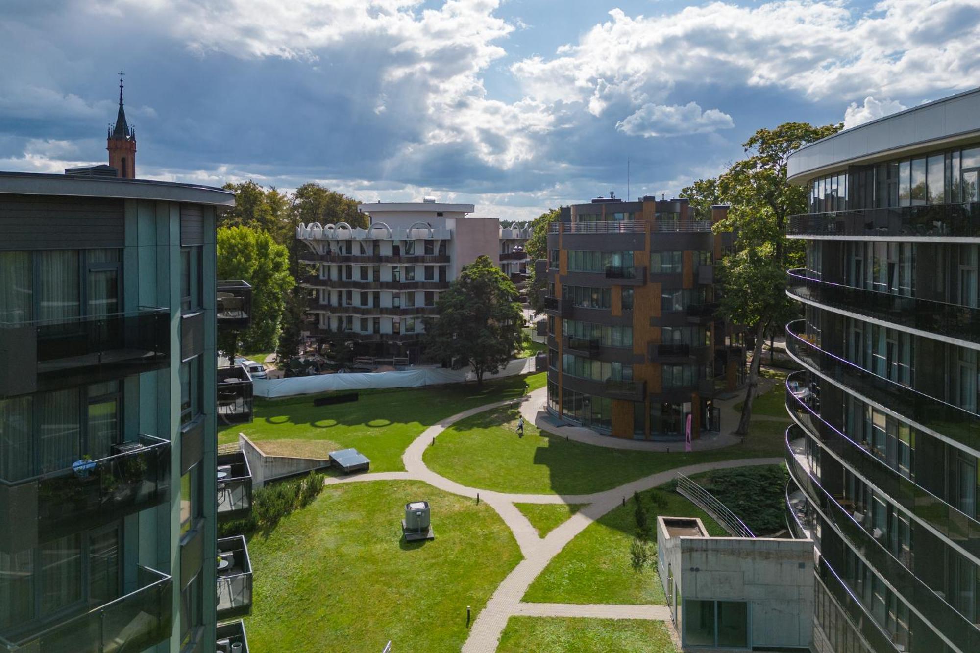 2 Bedroom Apt, 2 Garage Spots & Balconies, Self Check-In, By Cohost Druskininkai Esterno foto
