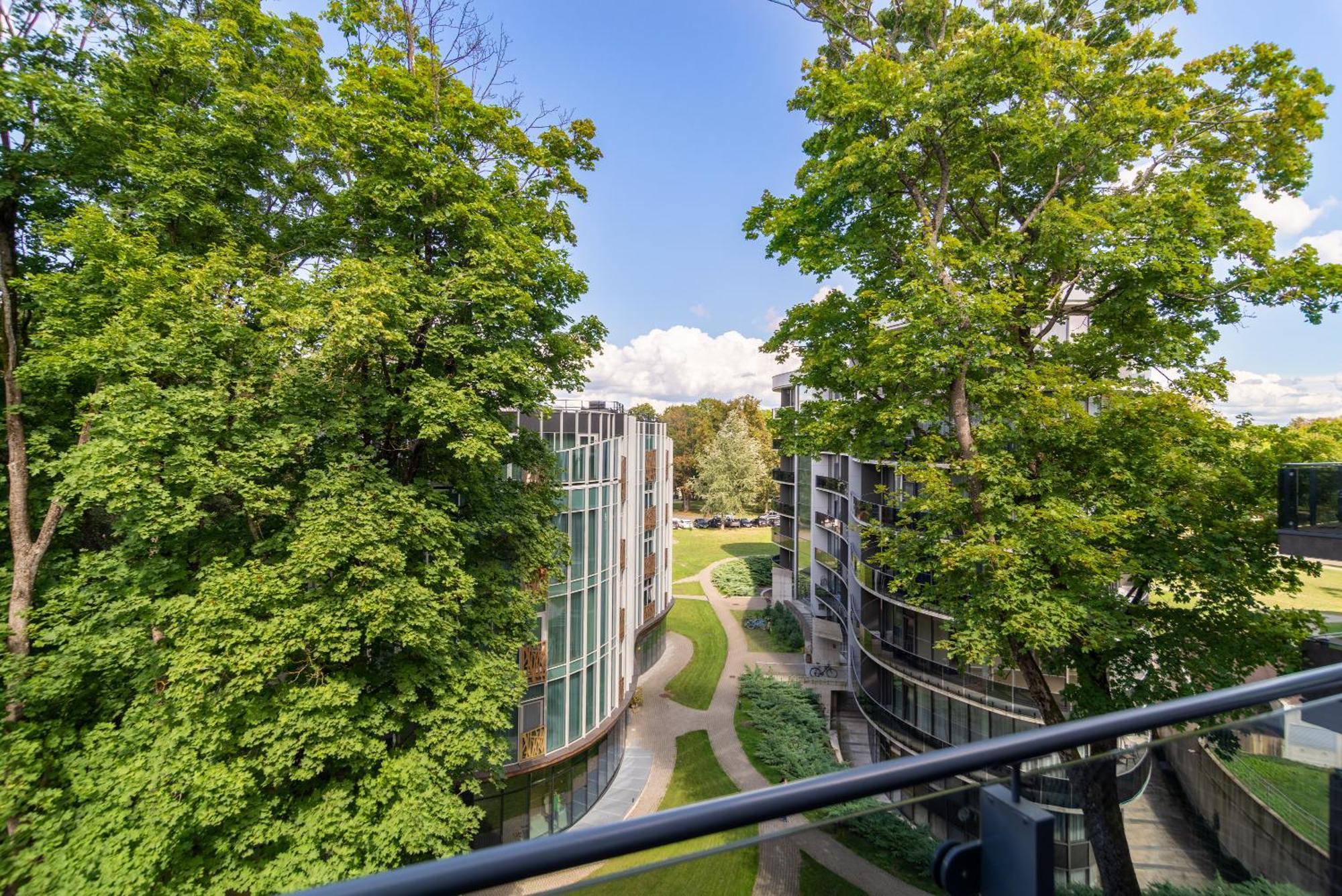 2 Bedroom Apt, 2 Garage Spots & Balconies, Self Check-In, By Cohost Druskininkai Esterno foto