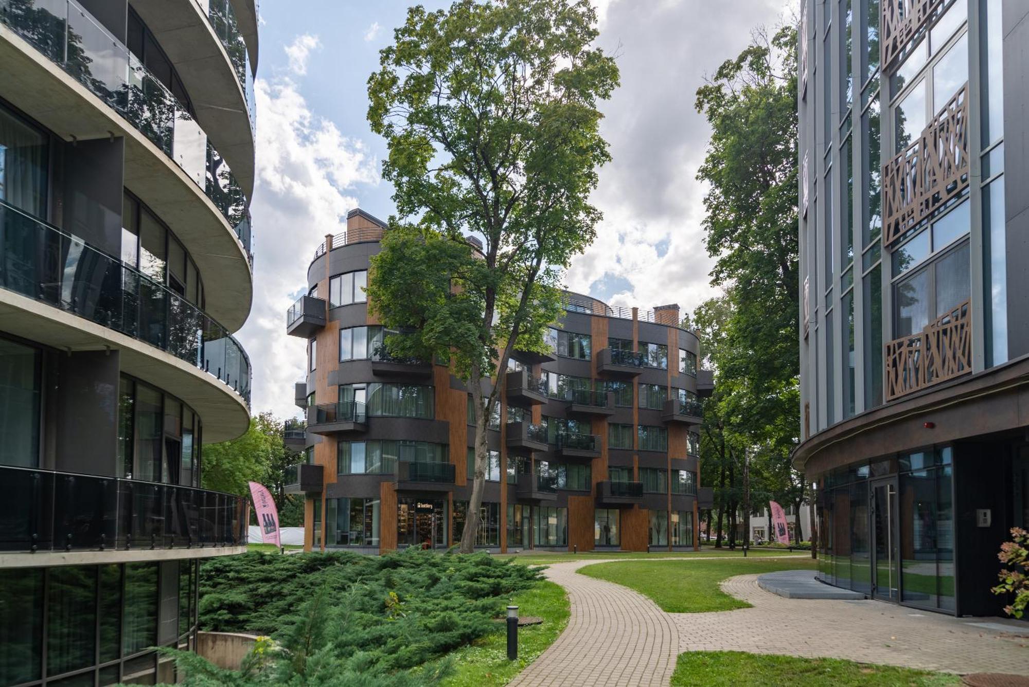 2 Bedroom Apt, 2 Garage Spots & Balconies, Self Check-In, By Cohost Druskininkai Esterno foto